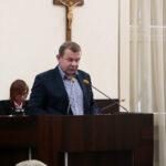 Kielce. Sesja Rady Miasta Kielce. Na zdjęciu: Wojciech Dudzic - dyrektor Wydziału Budżetu Urzędu Miasta Kielce / Wiktor Taszłow / Radio Kielce