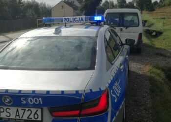 Zatrzymanie kierowcy Peugeota na drodze krajowej 74 / Policja Świętokrzyska