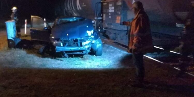 Wólka Plebańska. Zderzenie pociągu towarowego z samochodem osobowym / OSP KSRG Niekłań / facebook