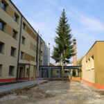 Wyremontowany budynek po byłej szkole rolniczej / Emilia Sitarska / Radio Kielce