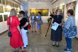 Obrazy Aleksandry Rey na nowej wystawie w galerii Biura Wystaw Artystycznych w Sandomierzu / Grażyna-Szlęzak-Wójcik / Radio Kielce