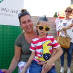 Chmielów. OstroBiec dla Oskarka. Bieg charytatywny. Oskarek Kubicki z mamą / Emilia Sitarska / Radio Kielce