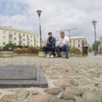 Nowy rozgrywający PGE VIVE Kielce Doruk Pehlivan (z lewej) i obrotowy Julen Aginagalde zagrali i zaśpiewali znany hit "Wehikuł czasu" / PGE Vive Kielce / screen