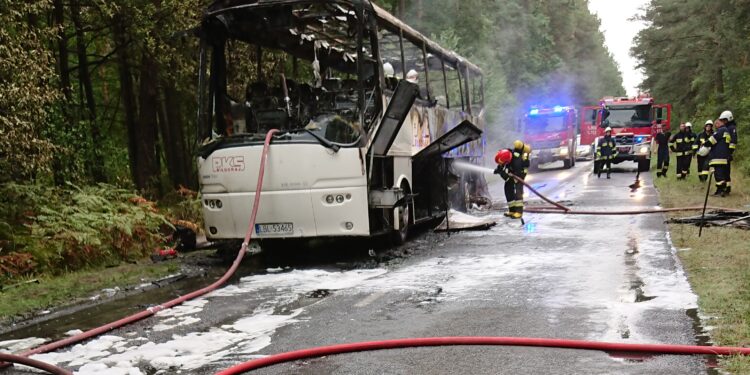 Pożar autobusu pomiędzy Sielpią, a miejscowością Barak / Magdalena Galas Klusek / Radio Kielce