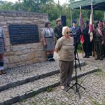 Starachowice. Obchody 76. rocznicy rozbicia niemieckiego więzienia przez Oddział Partyzancki Antoniego Hedy „Szarego”. Przemawia Teresa Heda Snopkiewicz - córka gen. Antoniego Hedy „Szarego” / Iwona Murawska / Radio Kielce
