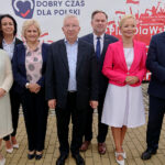 Starachowice. Inauguracja kampanii wyborczej PiS. Na zdjęciu (od lewej): Maria Zuba - poseł, Monika Słoniewska - radna Rady Miasta Kielce, Danuta Krępa - radna powiatu starachowickiego, Krzysztof Lipiec - poseł, Marek Kwitek - poseł, Agnieszka Kuś - radna powiatu starachowickiego, Jarosław Rusiecki - senator / Anna Głąb / Radio Kielce