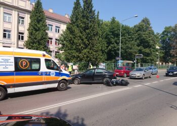 Zderzenie motocykla z samochodem osobowym na ulicy Jagiellońskiej w Kielcach / Wiktor Dziarmaga / Radio Kielce