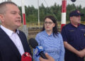 Na zdjęciu (od lewej): Grzegorz Łukasik - dyrektor PKP PLK w Kielcach, Izabela Miernikiewicz - PKP PLK, Artur Zagórski - komenda regionalna Straży Ochrony Kolei w Kielcach / Wiktor Dziarmaga / Radio Kielce