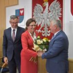 Wręczenie medalu za długoletnia służbę, Na zdjęciu: Sławomir Kopacz - wójt Bielin, Agata Wojtyszek - wojewoda świętokrzyski / Radio Kielce