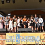 Na zdjęciu: Dorota Łukomska i Katarzyna Sorn z wolontariuszami / Magdalena Galas-Klusek / Radio Kielce