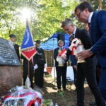 Uroczystości upamiętniające 75. rocznicę powołania Brygady Świętokrzyskiej NSZ. Z lewej: Krzysztof Słoń - senator PiS / Magdalena Galas-Kusek / Radio Kielce