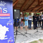 Piknik PiS. Od lewej: Maria Zuba - poseł PiS, Anna Krupka - wiceminister sportu i turystyki, Piotr Wawrzyk - wiceminister spraw zagranicznych i Krzysztof Lipiec - poseł PiS, Andrzej Pruś - przewodniczący Sejmiku Województwa Świętokrzyskiego / Magdalena Galas-Klusek / Radio Kielce