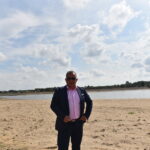 26.08.2019 Radoszyce. Miejsce, gdzie powstanie zalew. Michał Pękala - burmistrz Radoszyc / Magdalena Galas - Klusek / Radio Kielce