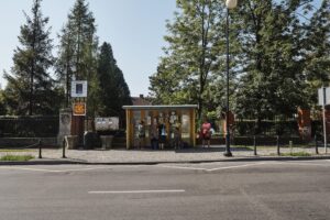 Przystanek komunikacji miejskiej w Końskich / Magdalena Galas-Klusek / Radio Kielce