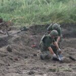 Niewybuchy i niewypały znalezione pod budowaną drogą w Lipniku / Michał Kita / Radio Kielce