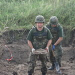 Niewybuchy i niewypały znalezione pod budowaną drogą w Lipniku / Michał Kita / Radio Kielce