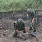 Niewybuchy i niewypały znalezione pod budowaną drogą w Lipniku / Michał Kita / Radio Kielce