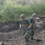 Niewybuchy i niewypały znalezione pod budowaną drogą w Lipniku / Michał Kita / Radio Kielce