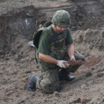 Niewybuchy i niewypały znalezione pod budowaną drogą w Lipniku / Michał Kita / Radio Kielce