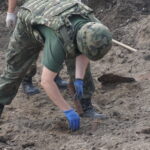 Niewybuchy i niewypały znalezione pod budowaną drogą w Lipniku / Michał Kita / Radio Kielce