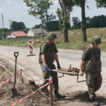 Niewybuchy i niewypały znalezione pod budowaną drogą w Lipniku / Michał Kita / Radio Kielce