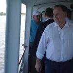 Piknik rodzinny Prawa i Sprawiedliwości. Rejs statkiem po Wiśle. Marek Kwitek - poseł PiS / Michał Kita / Radio Kielce