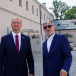 Od lewej: Piotr Wawrzyk - wiceminister spraw zagranicznych i Marek Maciągowski - Ośrodek Myśli Patriotycznej i Obywatelskiej / Michał Kita / Radio Kielce