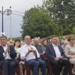 "Lato z rodziną". Piknik PiS w Skarżysku Kościelnym. Na zdjęciu od lewej: Andrzej Pruś - przewodniczący Sejmiku Województwa Świętokrzyskiego, Piotr Wawrzyk - wiceminister spraw zagranicznych, Andrzej Kryj - poseł PiS, Maria Zuba - poseł PiS / Michał Kita / Radio Kielce