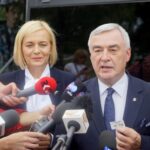 Marsobus na ulicach Kielc. Na zdjęciu (od lewej): Renata Janik - wicemarszałek województwa świętokrzyskiego i Andrzej Bętkowski - marszałek województwa świętokrzyskiego / Piotr Kwaśniewski / Radio Kielce