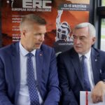 Marsobus na ulicach Kielc. Na zdjęciu (od lewej): Bogdan Wenta - prezydent Kielc i Andrzej Bętkowski - marszałek województwa świętokrzyskiego / Piotr Kwaśniewski / Radio Kielce