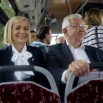 Marsobus na ulicach Kielc. Na zdjęciu (od lewej): Renata Janik - wicemarszałek województwa świętokrzyskiego i Krzysztof Lipiec - poseł PiS / Piotr Kwaśniewski / Radio Kielce