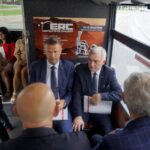 Marsobus na ulicach Kielc. Na zdjęciu (od lewej): Bogdan Wenta - prezydent Kielc i Andrzej Bętkowski - marszałek województwa świętokrzyskiego / Piotr Kwaśniewski / Radio Kielce