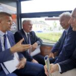 Marsobus na ulicach Kielc. Na zdjęciu (od lewej): Bogdan Wenta - prezydent Kielc, Andrzej Bętkowski - marszałek województwa świętokrzyskiego, Wiesław Trąmpczyński - rektor Politechniki Świętokrzyskiej i Marcin Perz - prezes Specjalnej Strefy Ekonomicznej "Starachowice" / Piotr Kwaśniewski / Radio Kielce