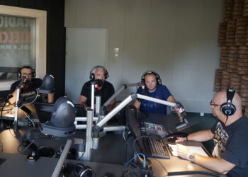 Na zdjęciu: Leszek Salva – TVP 3 Kielce, Paweł Jańczyk – były rzecznik prasowy Korony Kielce, Piotr Rogoziński – onet.pl / Aneta Cielibała-Gil / Radio Kielce