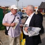 Starachowice. Rozmowy kandydatów PiS w wyborach parlamentarnych z mieszkańcami. Na zdjęciu: poseł Krzysztof Lipiec / Anna Głąb / Radio Kielce