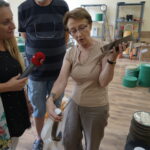 Filmoteka Narodowa - Oddział Łódzki. Na zdjęciu Halina Usielska, pracownik Filmoteki Narodowej i Ewa Pociejowska-Gawęda - Radio Kielce / Patryk Cudzik / Radio Kielce