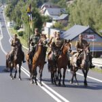 Kadrówkowicze złożyli hołd zmarłym uczestnikom Marszu Szlakiem I Kompanii Kadrowej / Jarosław Kubalski / Radio Kielce
