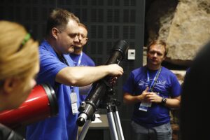 Chęciny. Miłośnicy astronomii / Jarosław Kubalski / Radio Kielce