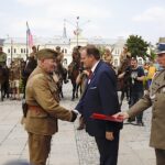 Oficjalne zakończenie marszu Kadrówki. Wręczenie medali Pro Patria i Pro Bono Poloniae  / Jarosław Kubalski / Radio Kielce