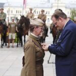 Oficjalne zakończenie marszu Kadrówki. Wręczenie medali Pro Patria i Pro Bono Poloniae  / Jarosław Kubalski / Radio Kielce