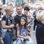 Kraków. 54. Marsz Szlakiem Pierwszej Kompanii Kadrowej. Wspólne śpiewanie pieśni legionowych na Małym Rynku / Jarosław Kubalski / Radio Kielce