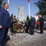 Kadrówkowicze złożyli hołd zmarłym uczestnikom Marszu Szlakiem I Kompanii Kadrowej / Jarosław Kubalski / Radio Kielce