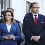 „Kadrówka” dotarła do Jędrzejowa.  Agata Wojtyszek - wojewoda świętokrzyski i Jan Józef Kasprzyk - szef Urzędu do Spraw Kombatantów i Osób Represjonowanych / Jarosław Kubalski / Radio Kielce