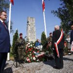 Kadrówkowicze złożyli hołd zmarłym uczestnikom Marszu Szlakiem I Kompanii Kadrowej / Jarosław Kubalski / Radio Kielce