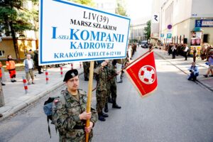 Kraków. Wymarsz kadrówki / Jarosław Kubalski / Radio Kielce