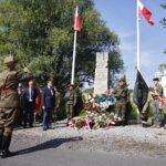 Kadrówkowicze złożyli hołd zmarłym uczestnikom Marszu Szlakiem I Kompanii Kadrowej / Jarosław Kubalski / Radio Kielce