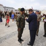 Oficjalne zakończenie marszu Kadrówki. Wręczenie medali Pro Patria i Pro Bono Poloniae  / Jarosław Kubalski / Radio Kielce