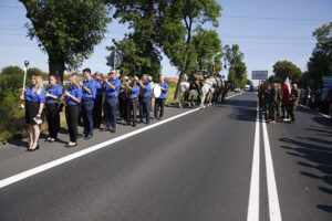 Kadrówkowicze złożyli hołd zmarłym uczestnikom Marszu Szlakiem I Kompanii Kadrowej / Jarosław Kubalski / Radio Kielce
