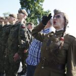 Kadrówkowicze złożyli hołd zmarłym uczestnikom Marszu Szlakiem I Kompanii Kadrowej / Jarosław Kubalski / Radio Kielce