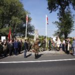 Kadrówkowicze złożyli hołd zmarłym uczestnikom Marszu Szlakiem I Kompanii Kadrowej / Jarosław Kubalski / Radio Kielce